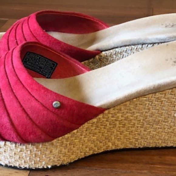 UGG RED SUEDE PLATFORM WEDGE - Picture 2 of 5